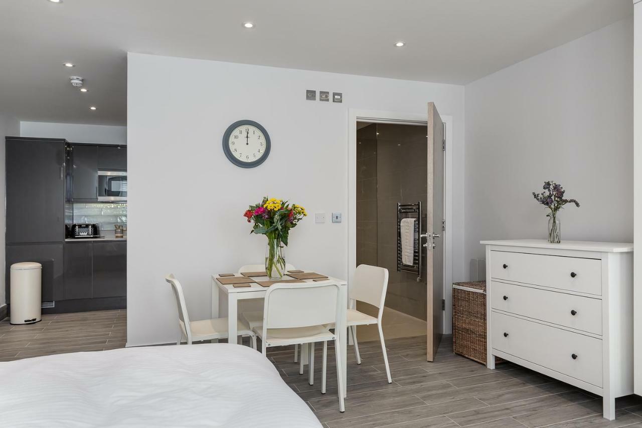 The Lion Gate Apartments East Molesey Kültér fotó