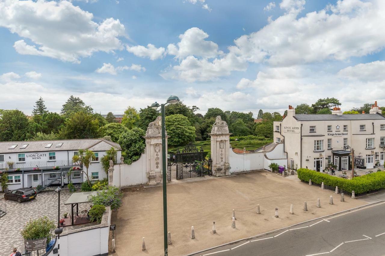 The Lion Gate Apartments East Molesey Kültér fotó